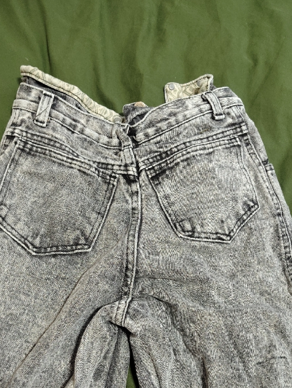 High-Waisted Vintage Acid Wash  Women’s Jeans - Gray - Picture 4 of 8